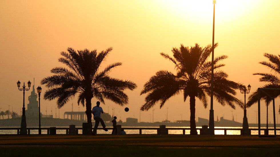 السعودية.. شاب يطعن 3 أشخاص داخل مجمع تجاري بالدمام (فيديو)