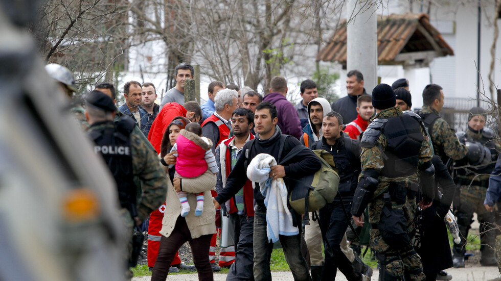 يشمل السوريين.. اليونان تعلن عدم قبول طلبات لجوء القادمين عبر تركيا