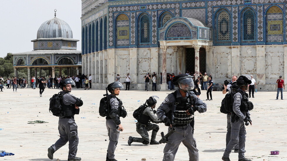 الشرطة الإسرائيلية تعتقل فلسطينيا يوزع عصير "انتفاضة القدس" مجانا