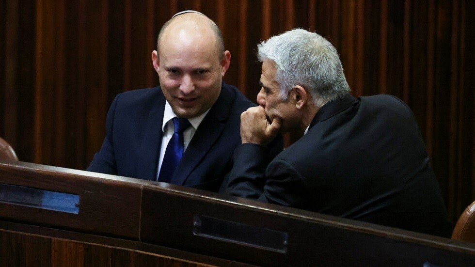 الإعلام الإسرائيلي يكشف عن تفاصيل اتفاق الخطوط العريضة لحكومة بينيت - لابيد