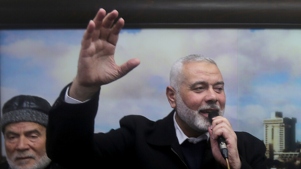 هنية يصل القاهرة للتباحث مع المسؤولين المصريين