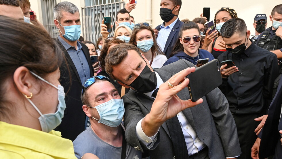 "كل شيء جيد".. ماكرون يقلل من شأن حادث صفعه