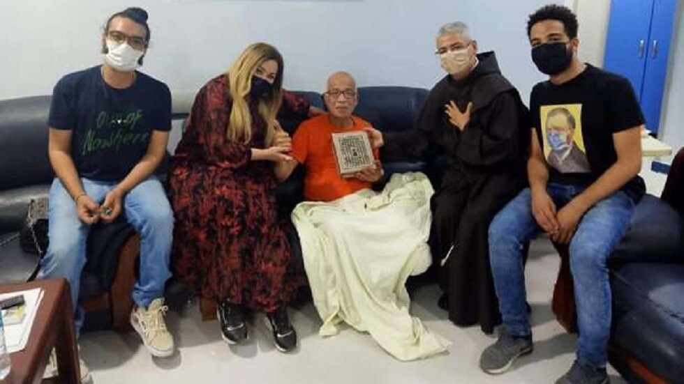 الفنان المصري شريف دسوقي بعد بتر قدمه: