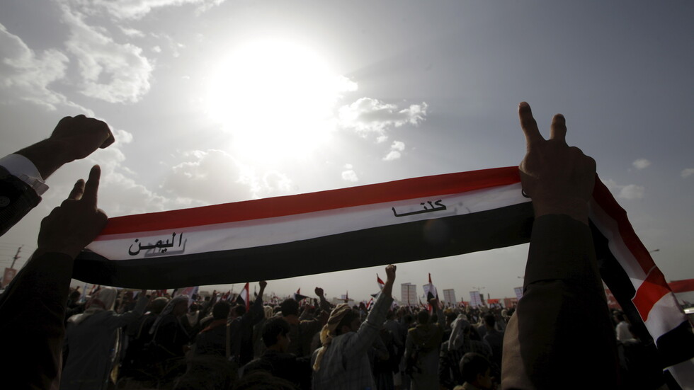 الحوثيون يرحبون بجهود عمان ويعلنون 