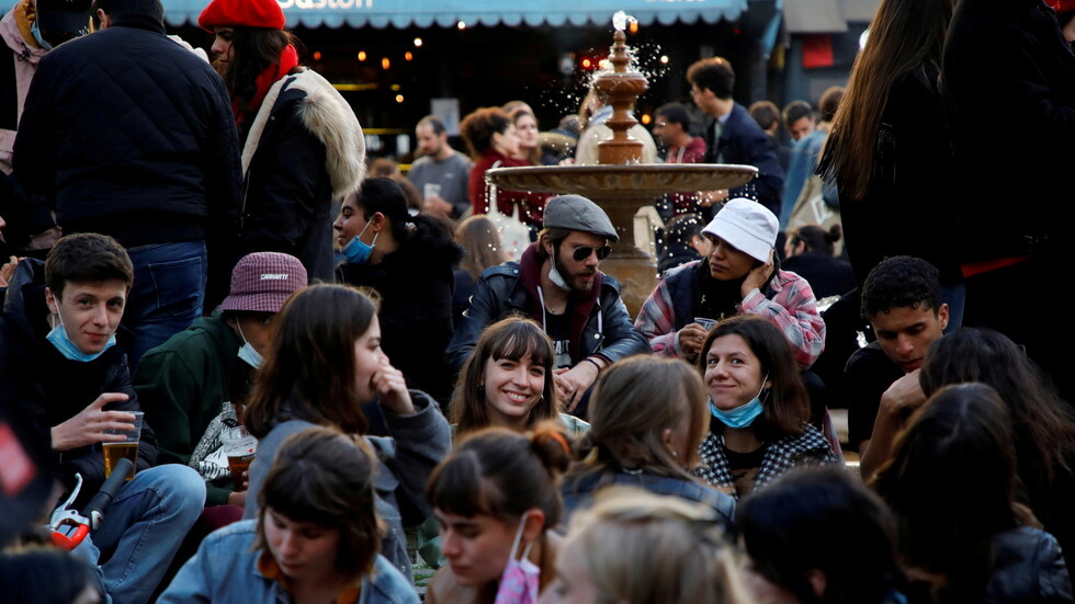 فرنسا تعيد فتح حدودها والمطاعم والمقاهي