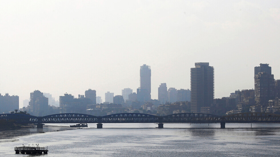 مصر.. امرأة تنكرت بملابس الرجال لمدة 50 سنة لإعالة ابنتها