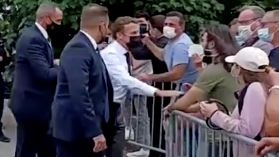 فرنسا.. القضاء يصدر حكما بسجن المتهم بصفع ماكرون