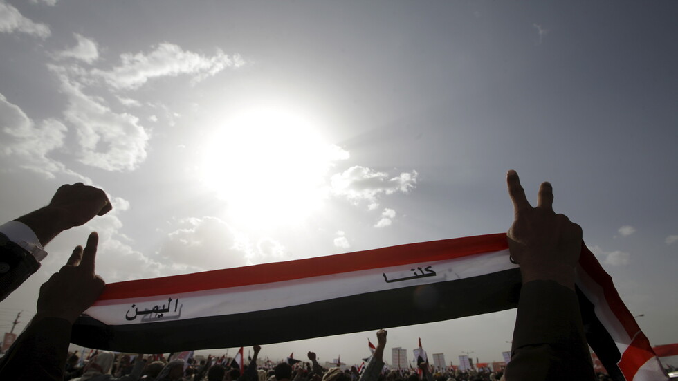 الوفد العماني يغادر صنعاء والحوثيون يتحدثون عن "تصور جاد يجلب الأمن لليمن وجيرانه"