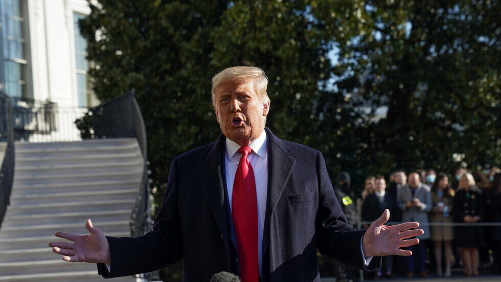 ترامب يعلن أنه يعد "سيد الكتب" ويعمل على "مشروع مهم