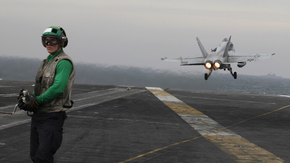 الجيش الأمريكي ينشر لقطات لعملياته في البحر الأحمر