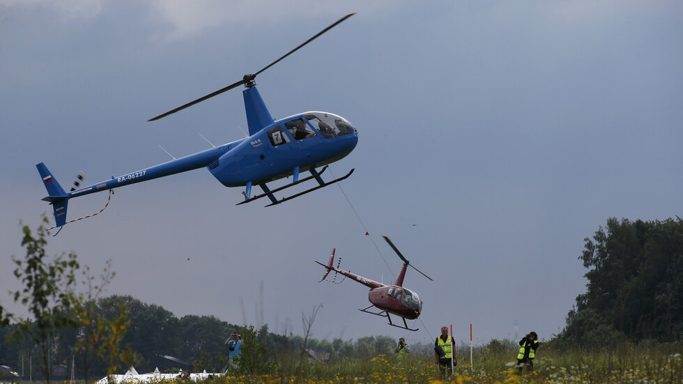 روسيا.. رفع دعوى جنائية ضد طيار قيد شخصا خارج هيكل مروحيته وحلق به في السماء