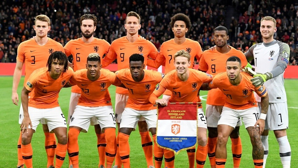 توجيه نصيحة لمدرب هولندا بطريقة غريبة .. صورة