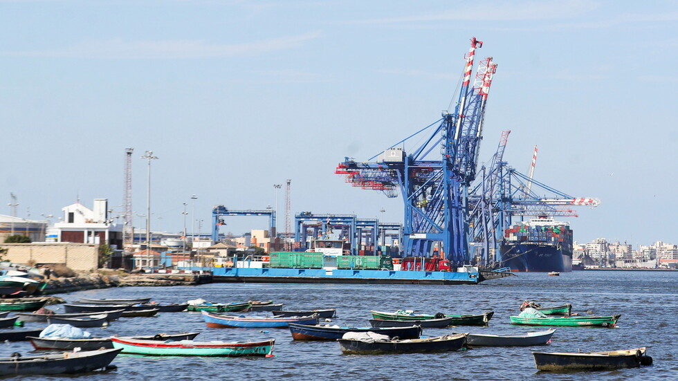 مستشار السيسي لمشروعات قناة السويس يعلق على 