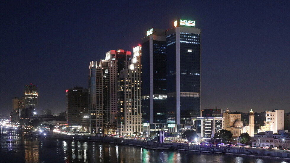 الإصابات بكورونا في مصر تتراجع إلى أقل مستوى منذ أواخر مارس