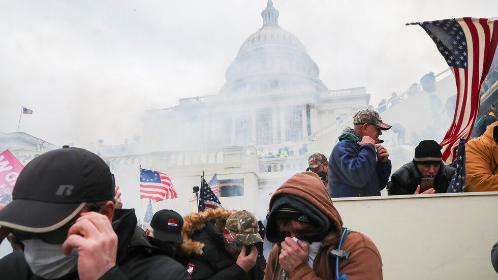 الـ"FBI": جنود نظرية مؤامرة QAnon الرقميين قد يصبحون أكثر عنفا