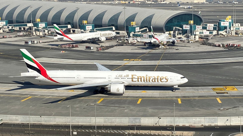 حكومة دبي تتدخل بعد تكبد "طيران الإمارات" خسائر بالمليارات