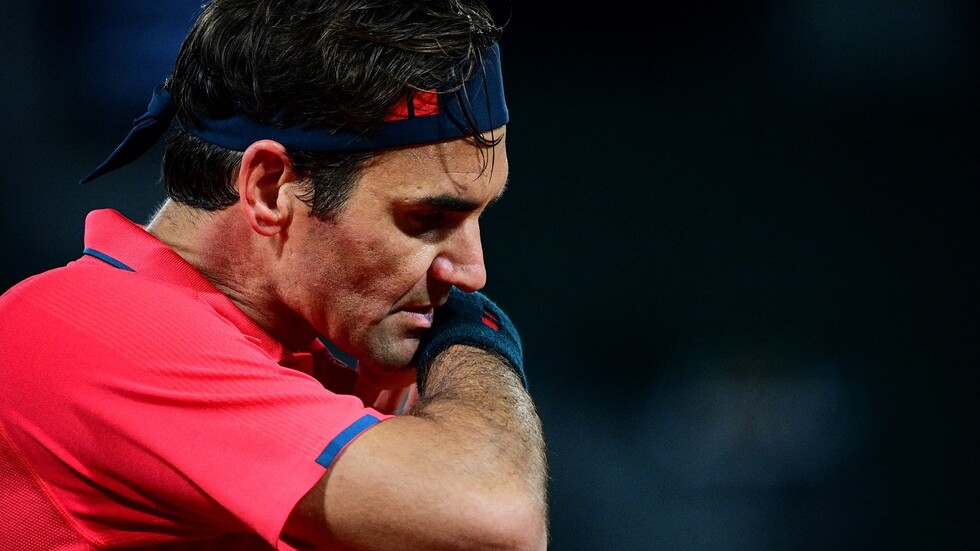 فيدرر يتنازل عن اللقب بخروجه من الدور الثاني للمرة الأولى