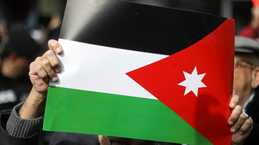 مع قرار منع تصدير السلع.. وزيرة الصناعة والتجارة الأردنية تكشف أن المخزون متوفر لشهرين على الأقل