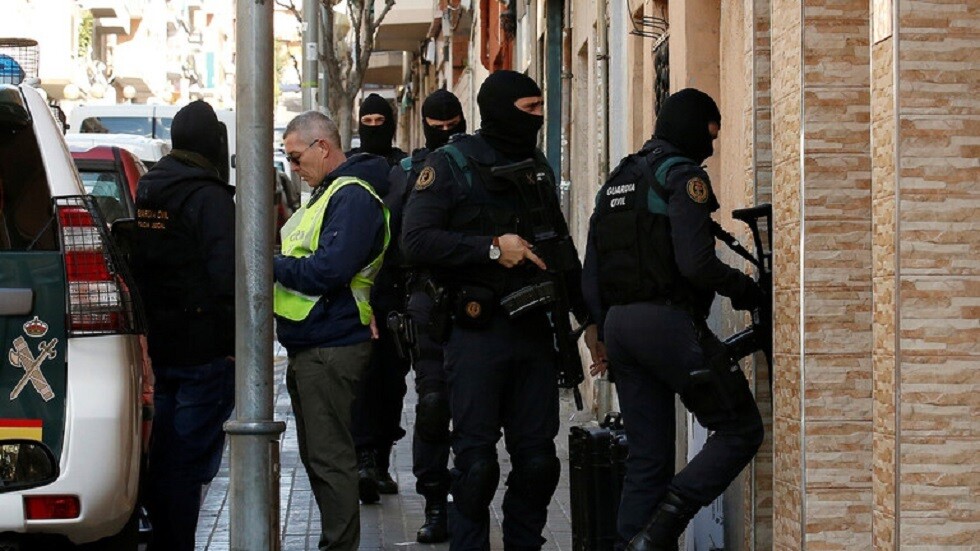 صحيفة: ثمانيني إسباني يقتل زوجته بالمطرقة بدافع الغيرة