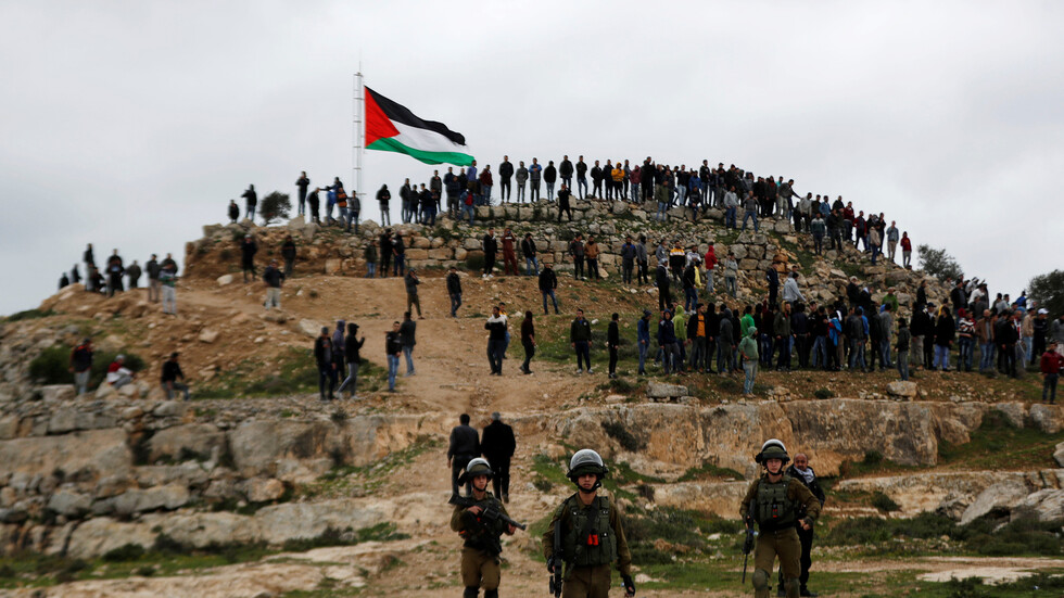 القوات الإسرائيلية تغلق كافة الطرق المؤدية إلى بلدة بيتا في نابلس