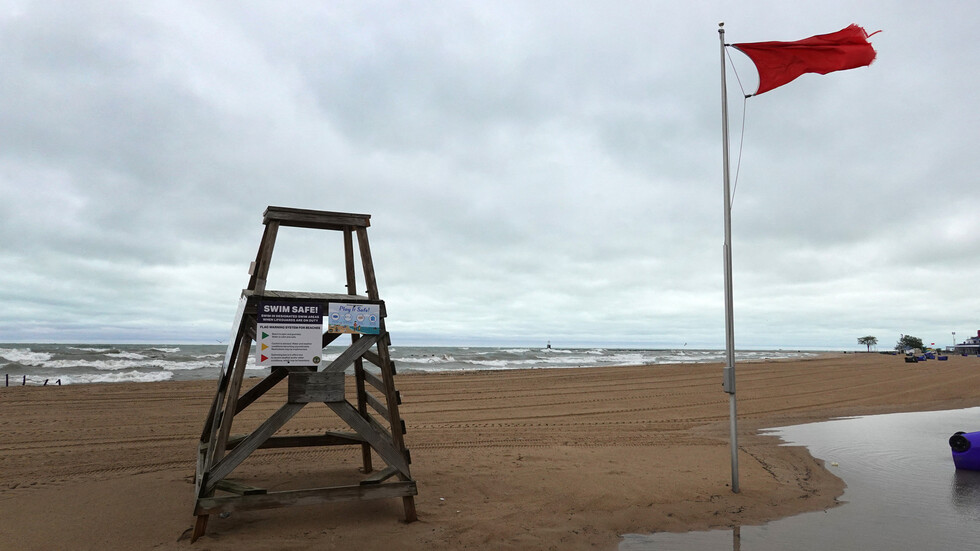 إعصار قوي يضرب ضواحي شيكاغو