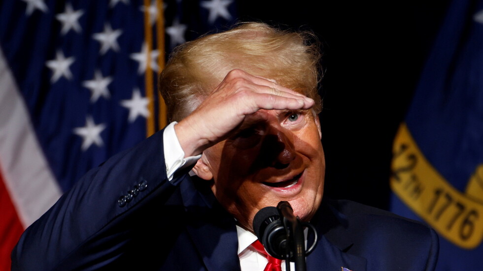 "أكسيوس": ترامب أجرى ما لا يقل عن 22 مقابلة لـ17 كتابا