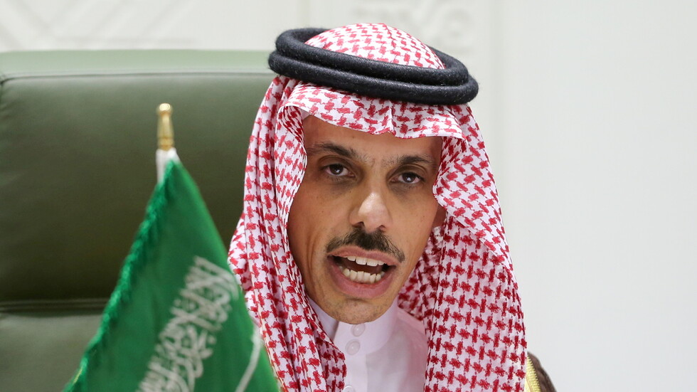 بن فرحان يبحث مع مدير عام الطاقة الذرية فرض الآليات اللازمة للتفتيش الشامل للمواقع النووية الإيرانية