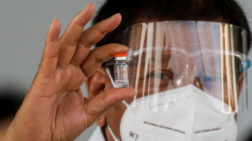 الرئيس الفلبيني متوعدا الممتنعين: سأعطيكم لقاح الخنازير