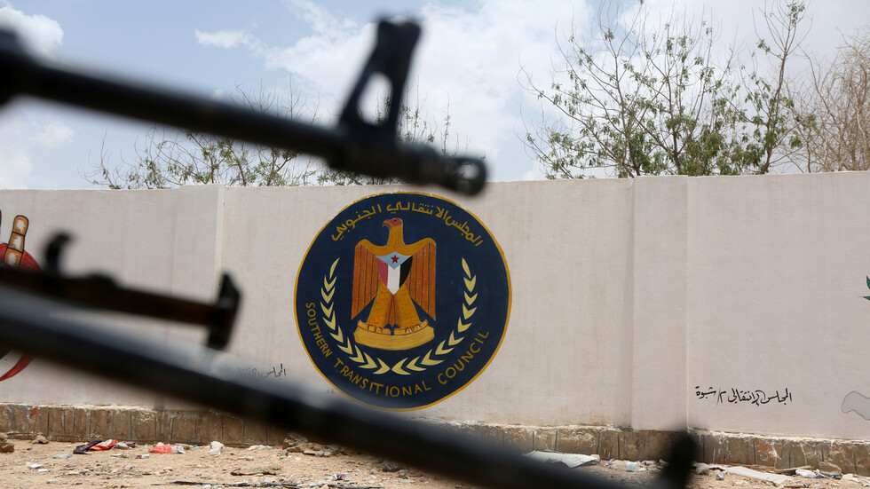 اليمن.."الانتقالي الجنوبي" يعلن التوافق  بين طرفي "اتفاق الرياض" على عودة حكومة المناصفة إلى عدن