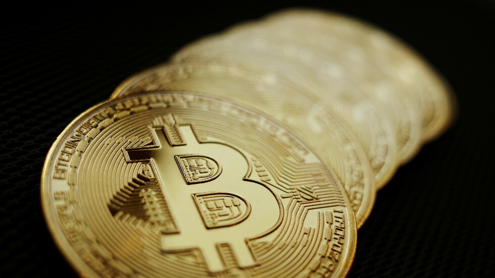 للمرة الأولى منذ يناير 2021.. عملة "البيتكوين" تهبط دون مستوى 30 ألف دولار