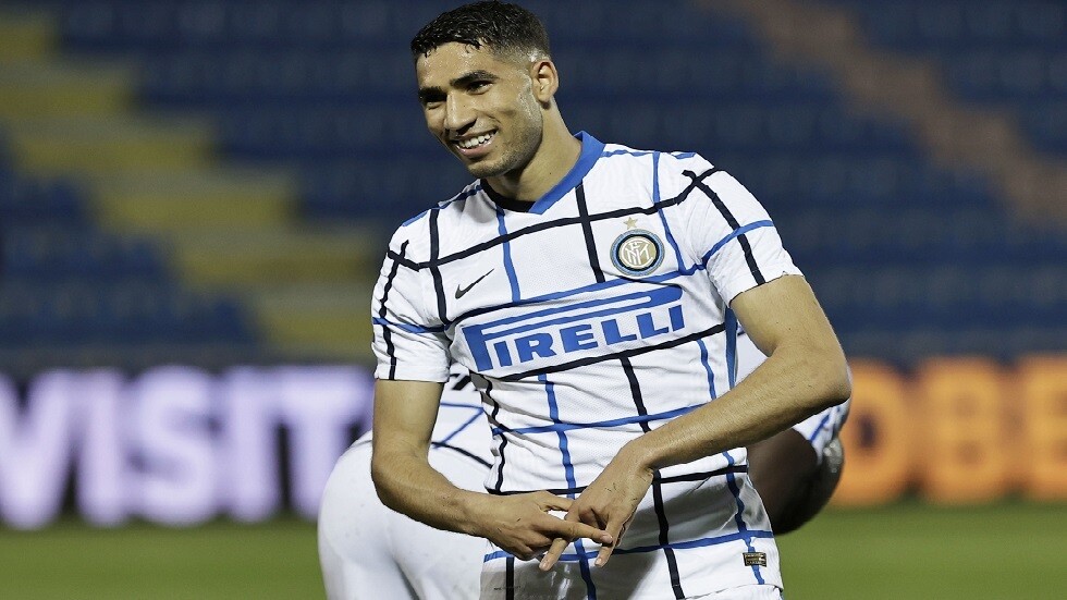 المغربي حكيمي يتحول إلى ملاكم في تونس (فيديو)