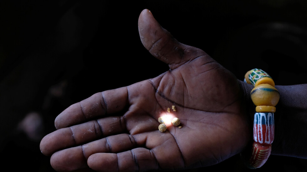 شركة مغربية تبدأ إنتاج الذهب بمنجمها في غينيا