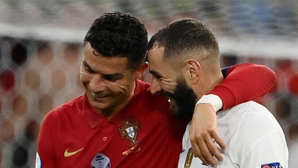 شاهد.. بنزيما يرد على رونالدو بهدف تاريخي في 