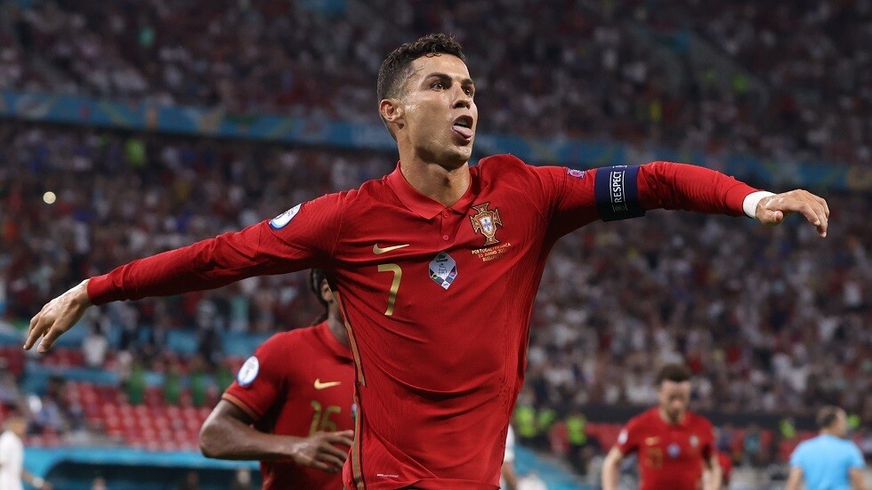 شاهد.. رونالدو يقود البرتغال إلى ثمن نهائي 