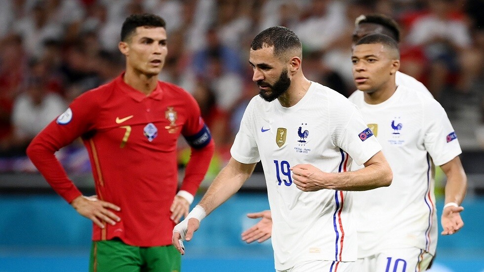 شاهد.. تصرف غير متوقع لرونالدو مع بنزيما في مباراة فرنسا والبرتغال