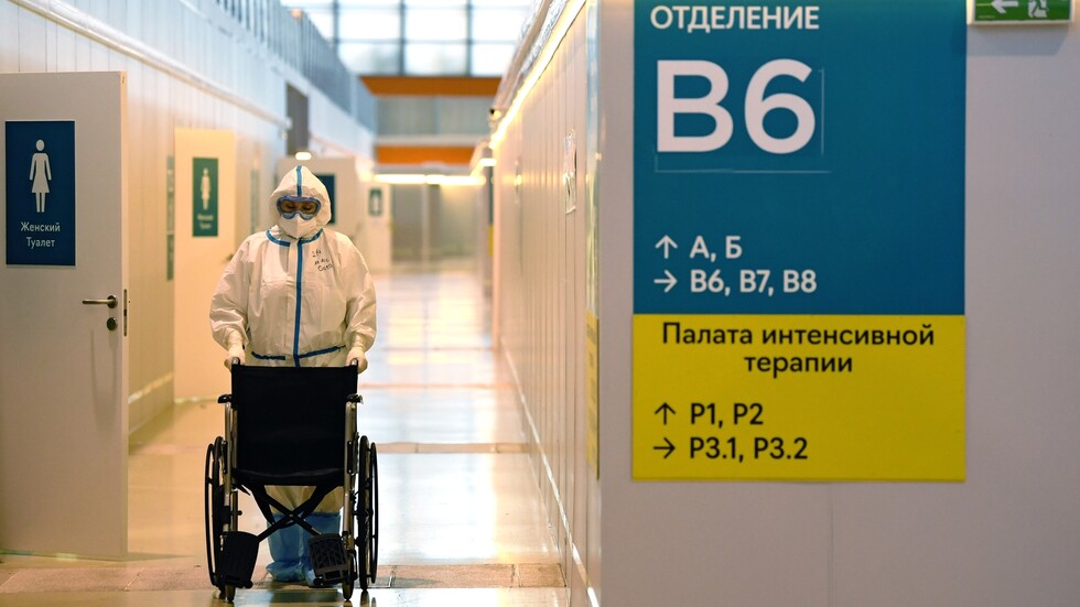 لأول مرة منذ يناير.. الإصابات اليومية بكورونا في روسيا فوق الـ20 ألفا