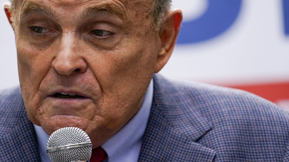 محكمة في نيويورك تلغي ترخيص محامي ترامب لمزاولة المهنة