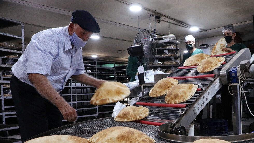 لبنان.. نقص مادة المازوت يهدد بأزمة الخبز