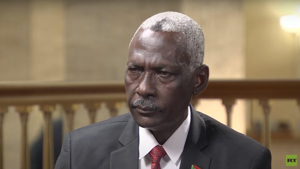وزير الدفاع السوداني يكشف لـRT سبب مراجعة الخرطوم اتفاقية إنشاء مركز الإمداد البحري الروسي