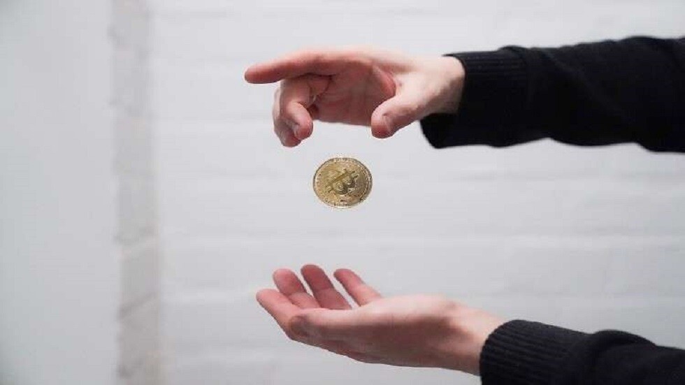 بتكوين تهبط 7.4% وتصل إلى 32094 دولارا