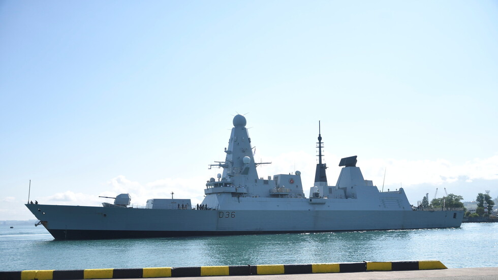 المدمرة البريطانية التي طردت من المياه الإقليمية الروسية ترسو في جورجيا