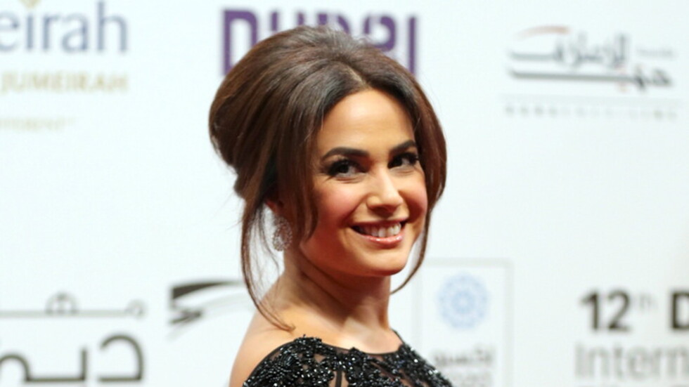 الفنانة هند صبري تطلق مبادرة "الأكسجين للجميع" وتقدم مساعدات في تونس