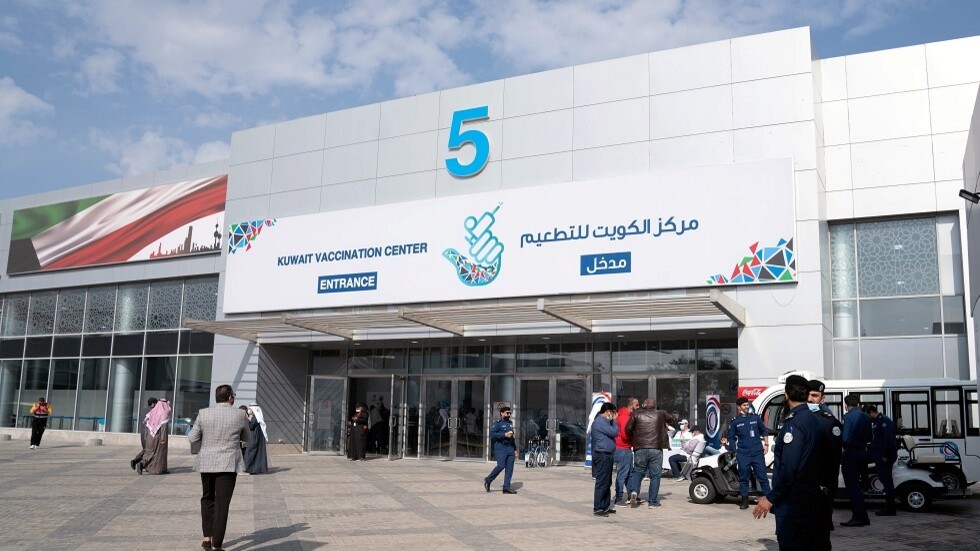 الكويت تعلن عن قرار جديد بشأن عبور المنافذ البرية والبحرية