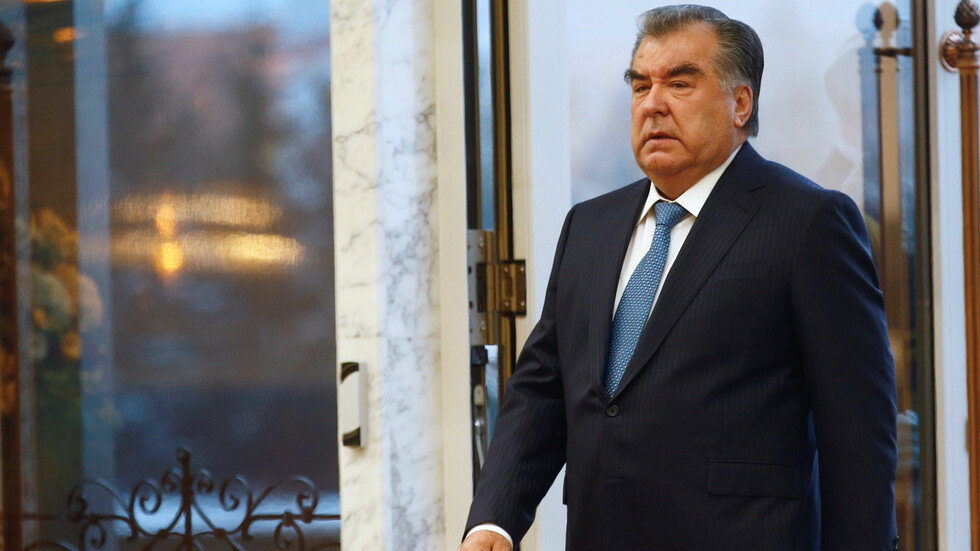 رئيس طاجيكستان يستقبل نظيره القرغيزي في دوشنبه بعد الاشتباكات المسلحة بين البلدين