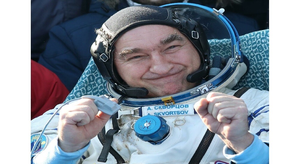 من سيقود طاقم "سويوز" بسياح الفضاء؟