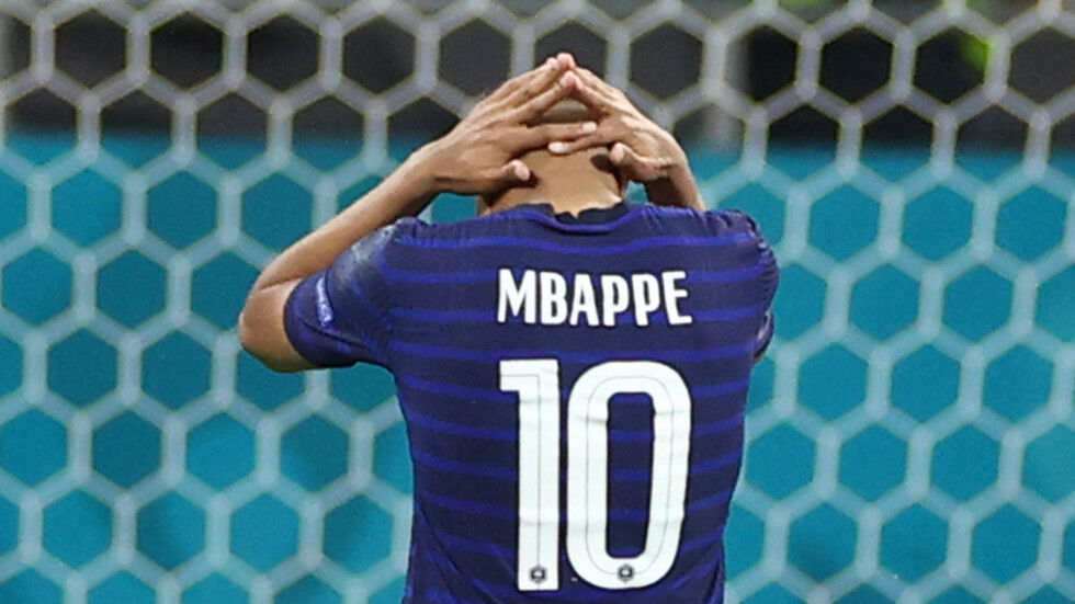 أول تعليق من مبابي بعد تسببه بخروج