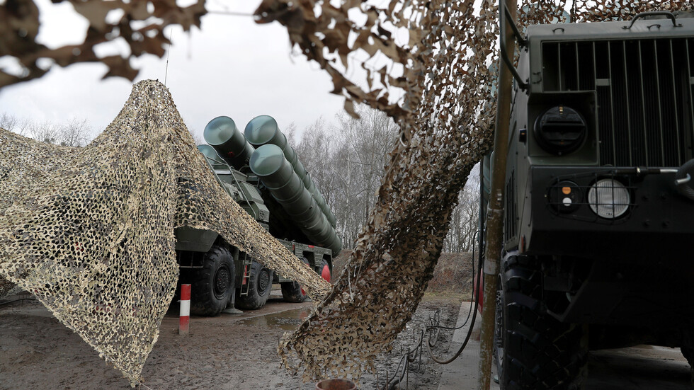 القوات الروسية تتفقد جاهزية دفاعاتها الجوية في القرم