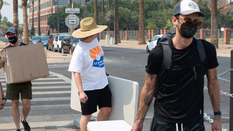 مقاطعة أمريكية تحقق في 53 حالة وفاة تشتبه في أنها كانت بسبب موجة حر خلال أسبوع