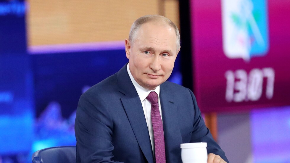 أسرار عسكرية واحتمال نشوب حرب عالمية ثالثة والطريق إلى السعادة في حوار بوتين المباشر