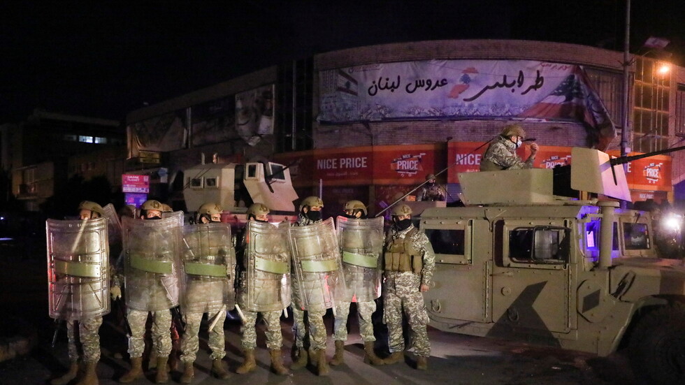 لبنان.. مسلحون يطلقون النار في مدينة طرابلس احتجاجا على الأوضاع المعيشية والجيش ينتشر (فيديوهات)